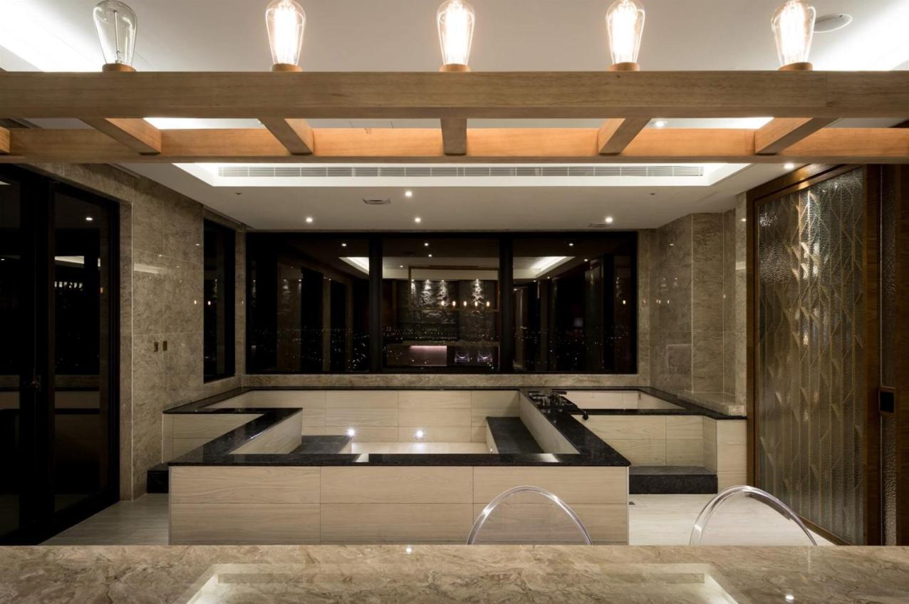 Cuncyue Hot Spring Resort Luodong Habitación foto The interior of the hotel