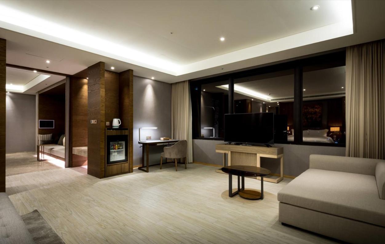Cuncyue Hot Spring Resort Luodong Habitación foto A suite at the hotel