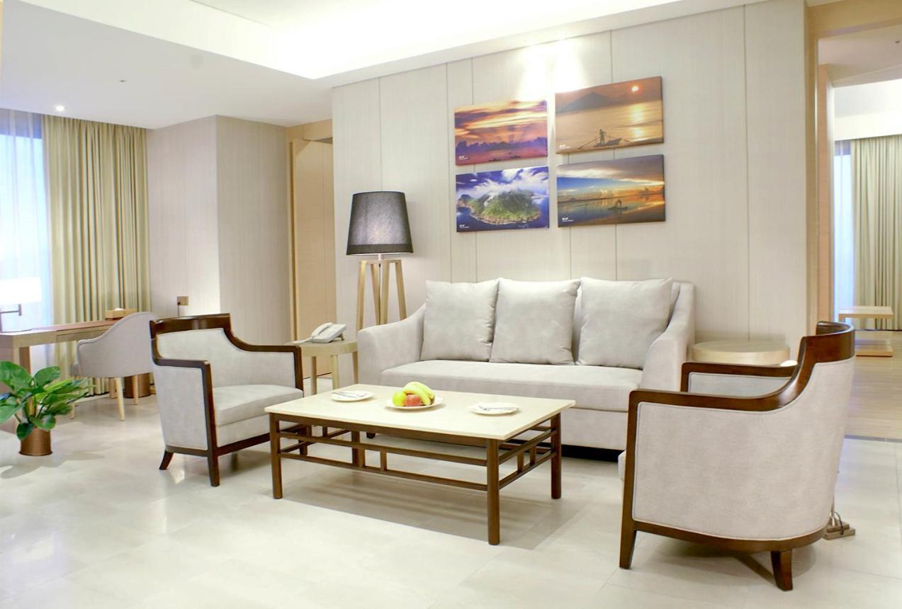 Cuncyue Hot Spring Resort Luodong Habitación foto A living room