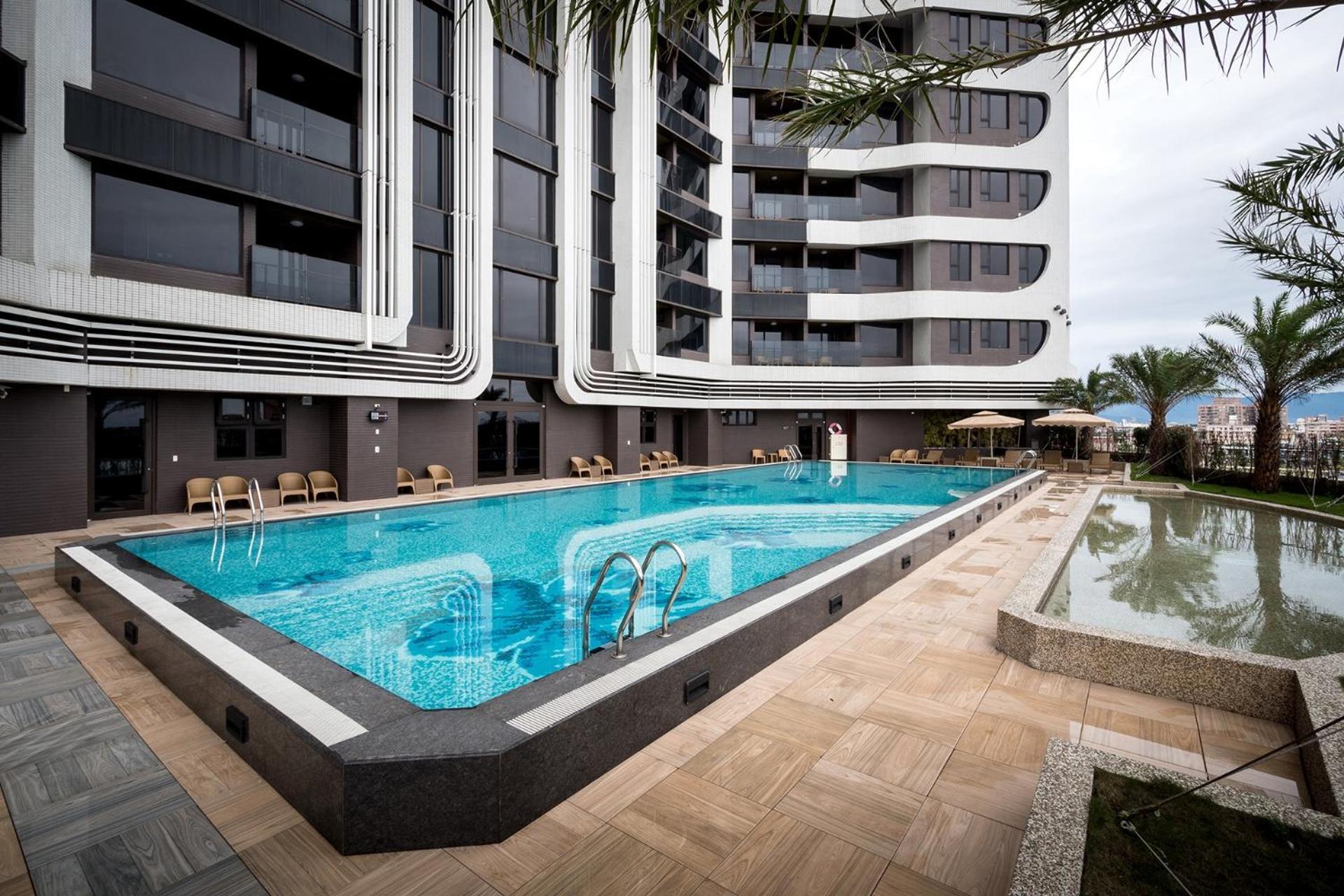 Cuncyue Hot Spring Resort Luodong Exterior foto The swimming pool at the hotel