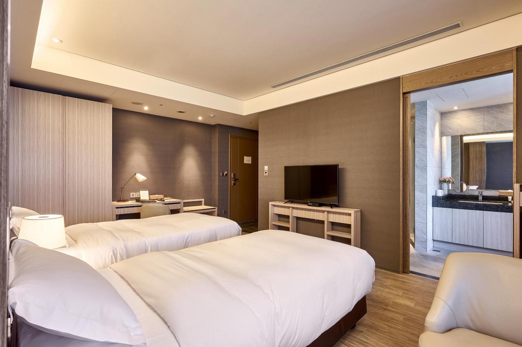 Cuncyue Hot Spring Resort Luodong Habitación foto Deluxe Twin Room