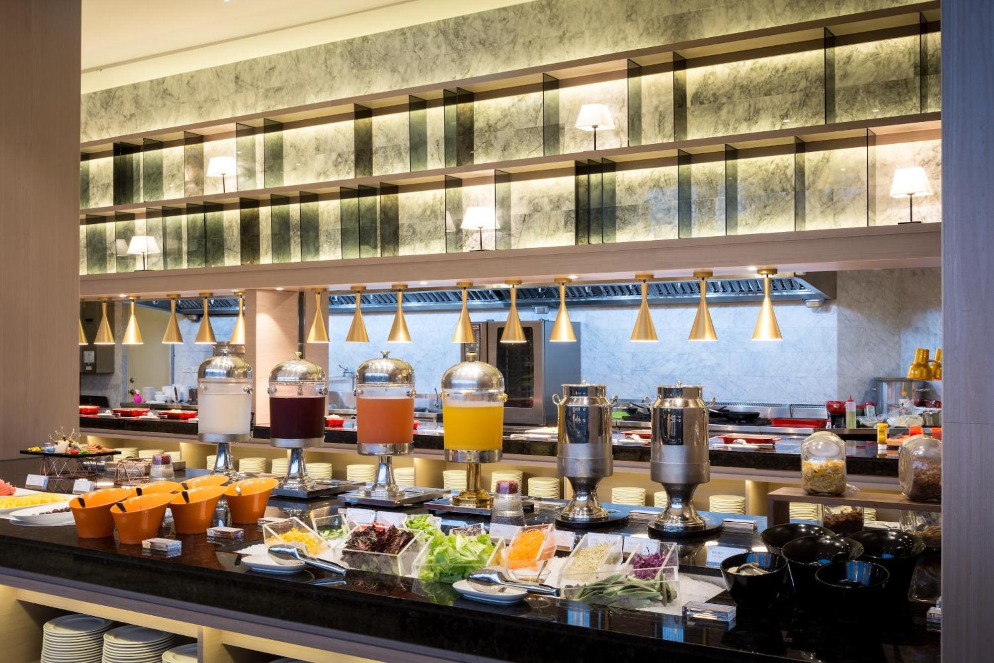 Cuncyue Hot Spring Resort Luodong Exterior foto The buffet at the hotel