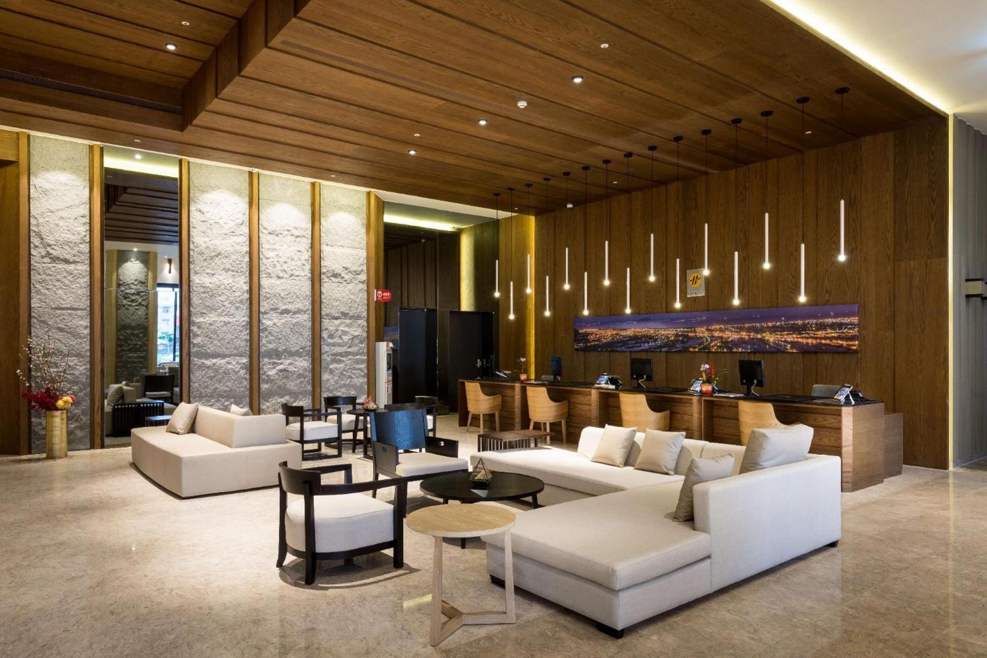 Cuncyue Hot Spring Resort Luodong Exterior foto The lobby of the hotel