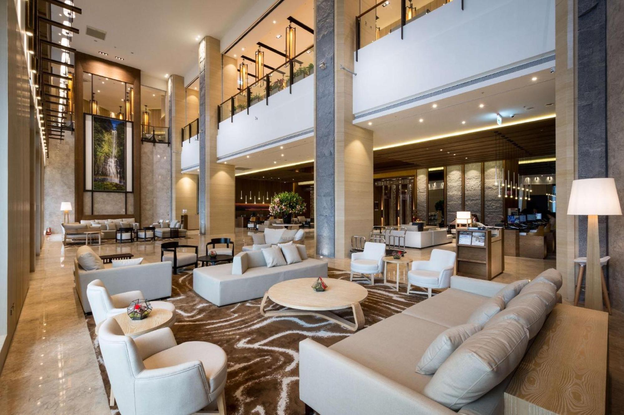 Cuncyue Hot Spring Resort Luodong Exterior foto The lobby of the hotel