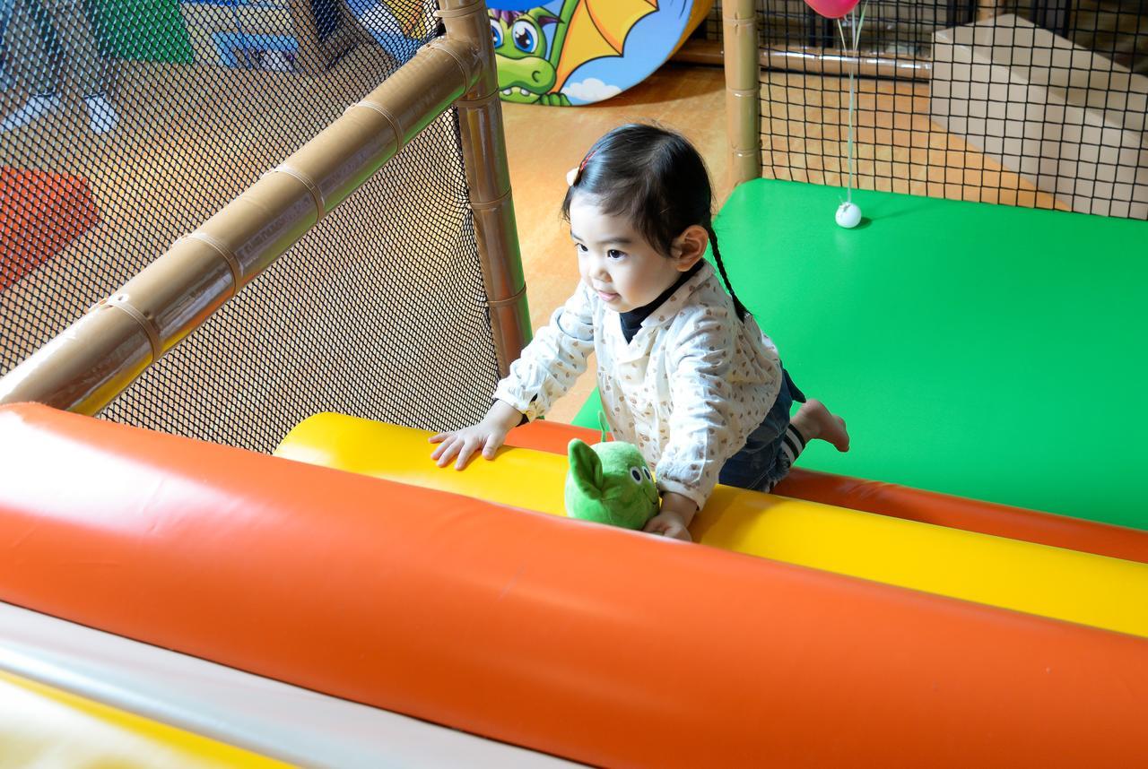 Cuncyue Hot Spring Resort Luodong Exterior foto A child playing at a playground