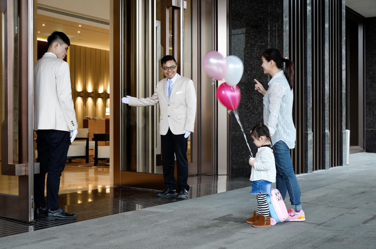 Cuncyue Hot Spring Resort Luodong Exterior foto Concierge service at a hotel