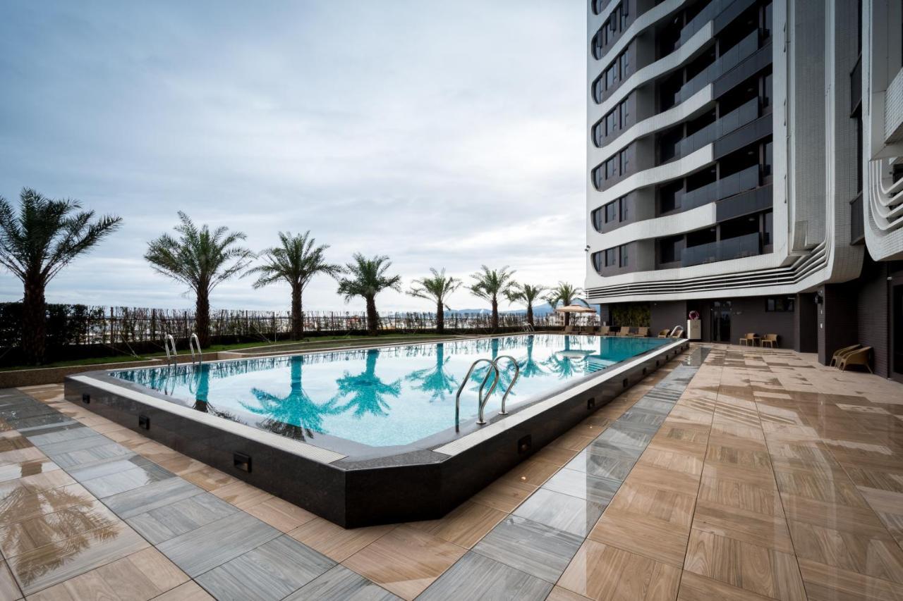 Cuncyue Hot Spring Resort Luodong Exterior foto The swimming pool