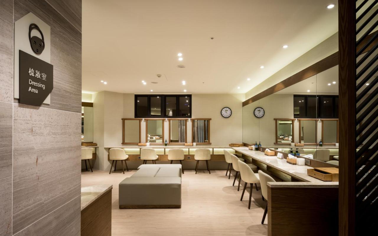 Cuncyue Hot Spring Resort Luodong Exterior foto The dressing room at the Hong Kong Convention and Exhibition Centre